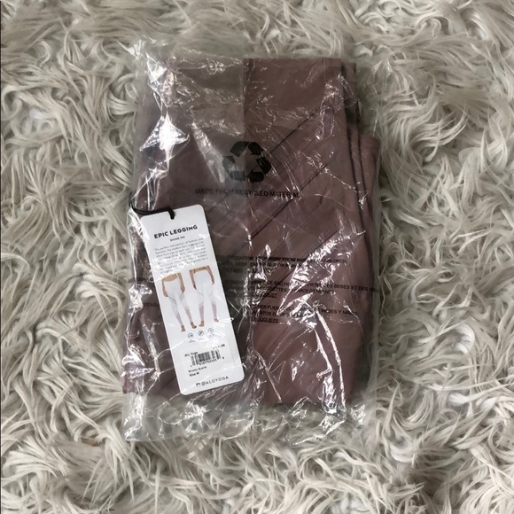 NEW • Alo Yoga • Epic Mesh Pink Leggings Quartz - Picture 7 of 8